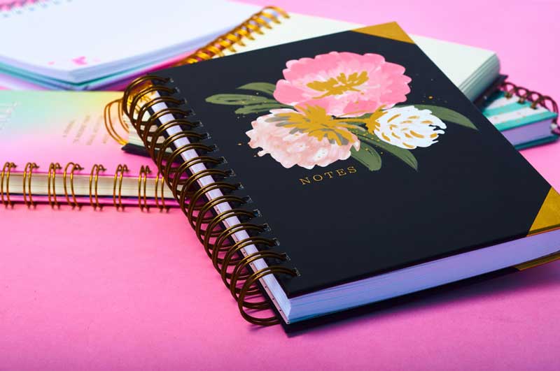 Agendas personalizadas con tapas de madera y grabado láser